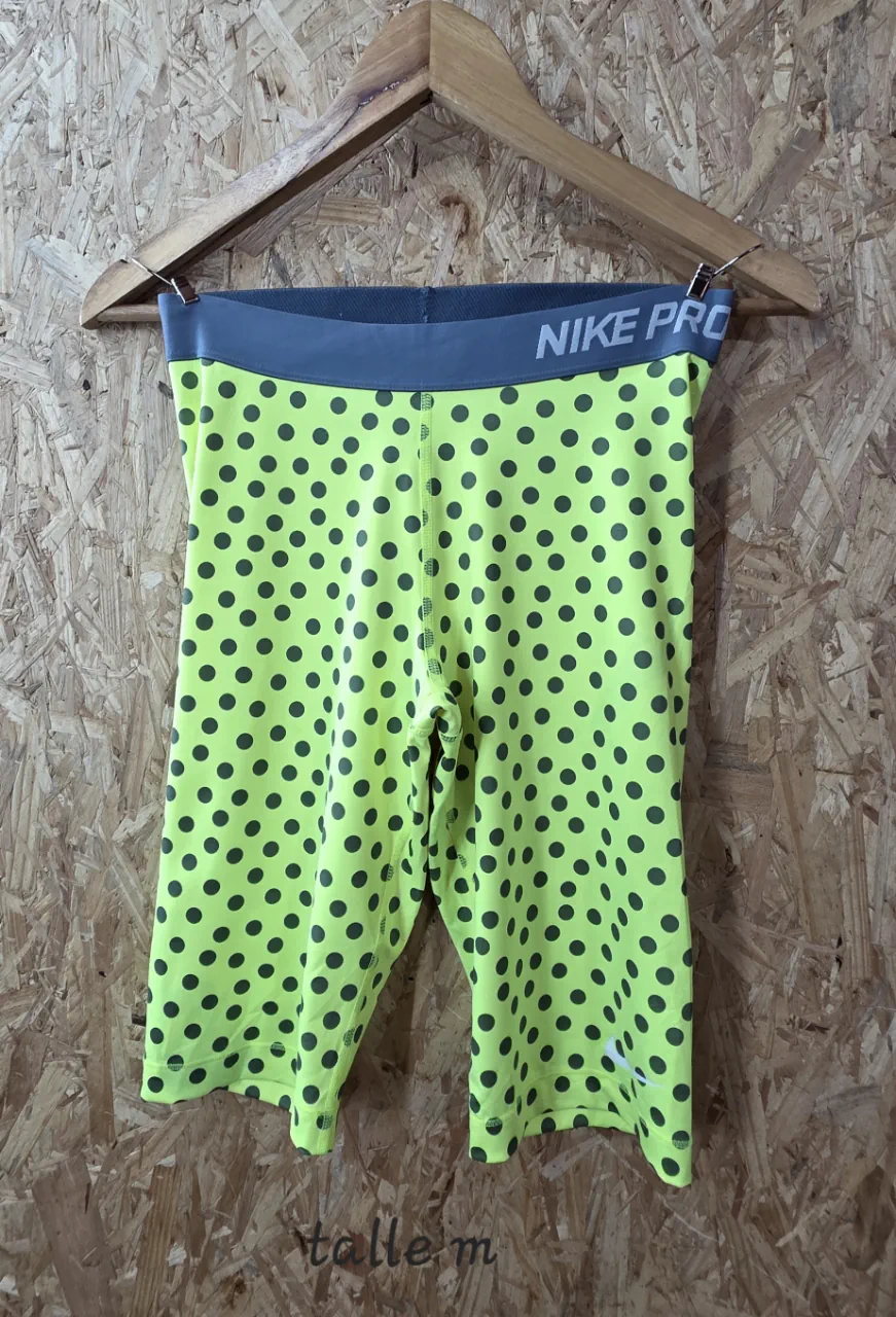 Nike · Talle M
