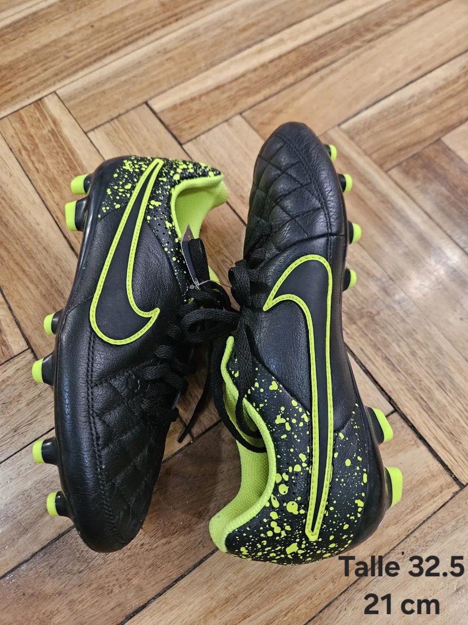 Nike · Talle AR 32