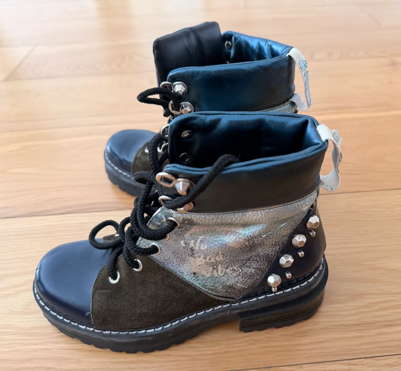 Sarkany · Talle AR 36