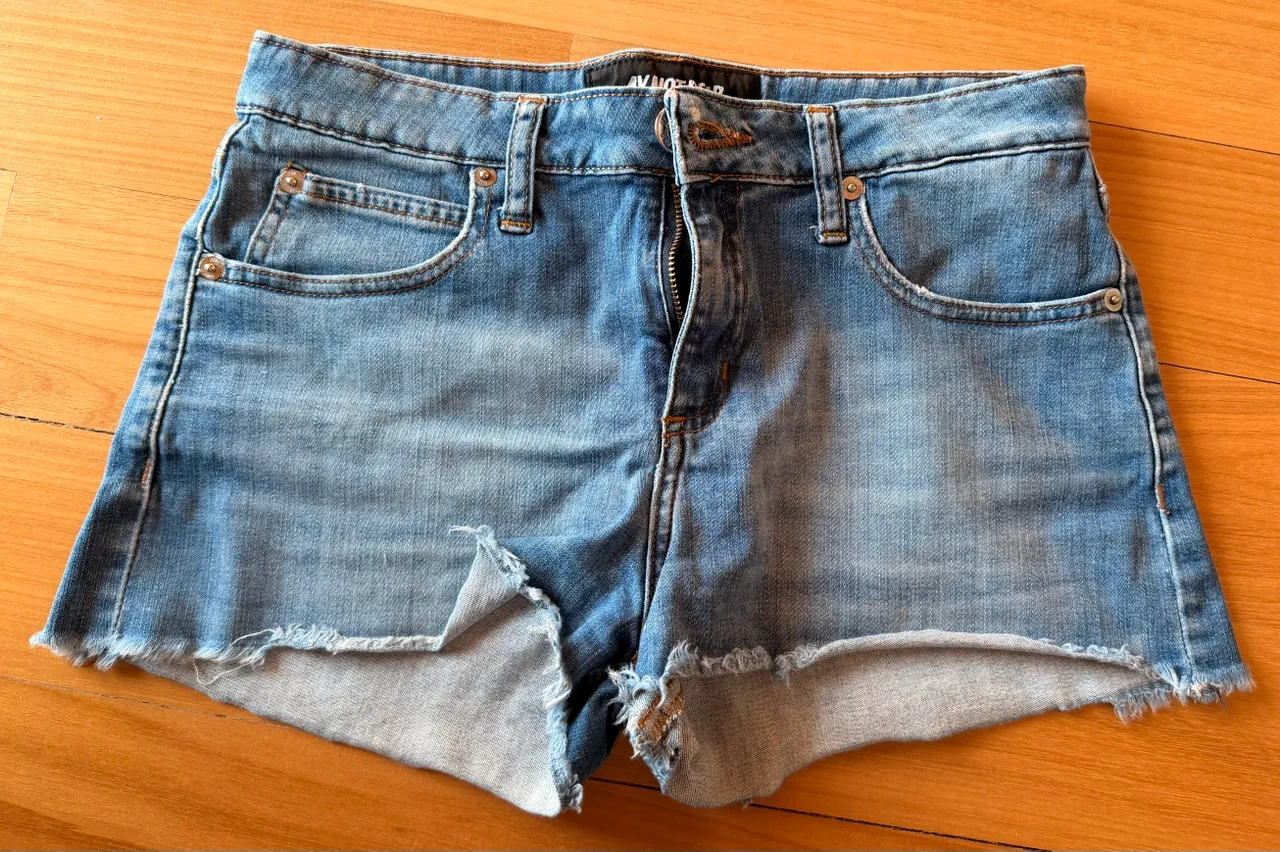 Short Ay Not Dead - imagen 1