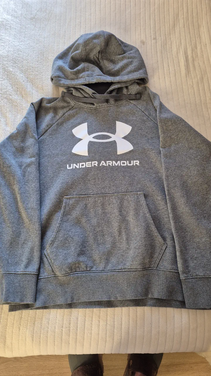 Buzo Under Armour · Talle M