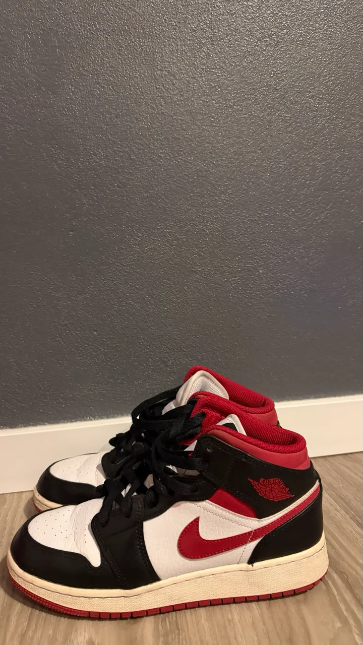 Nike · Talle AR 37