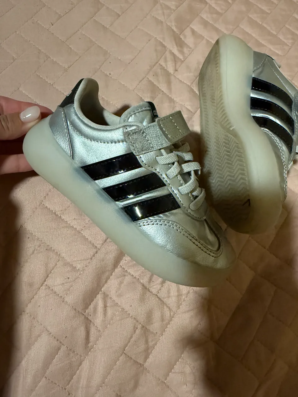 adidas · Talle AR 28