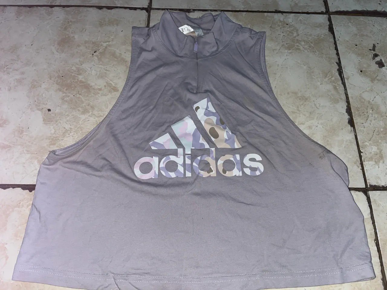 adidas · Talle L
