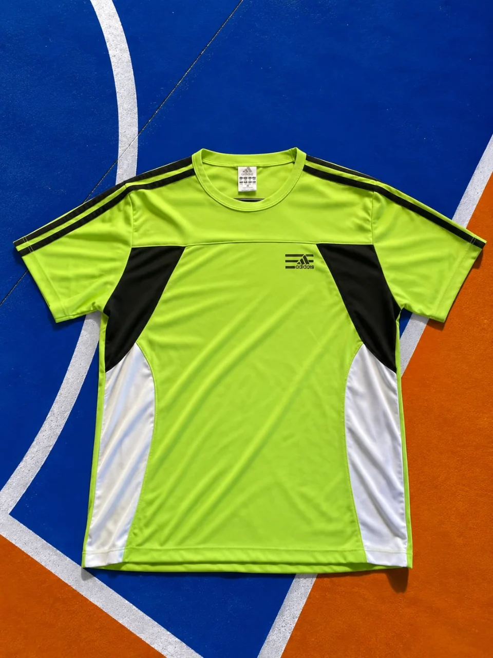 adidas · Talle M