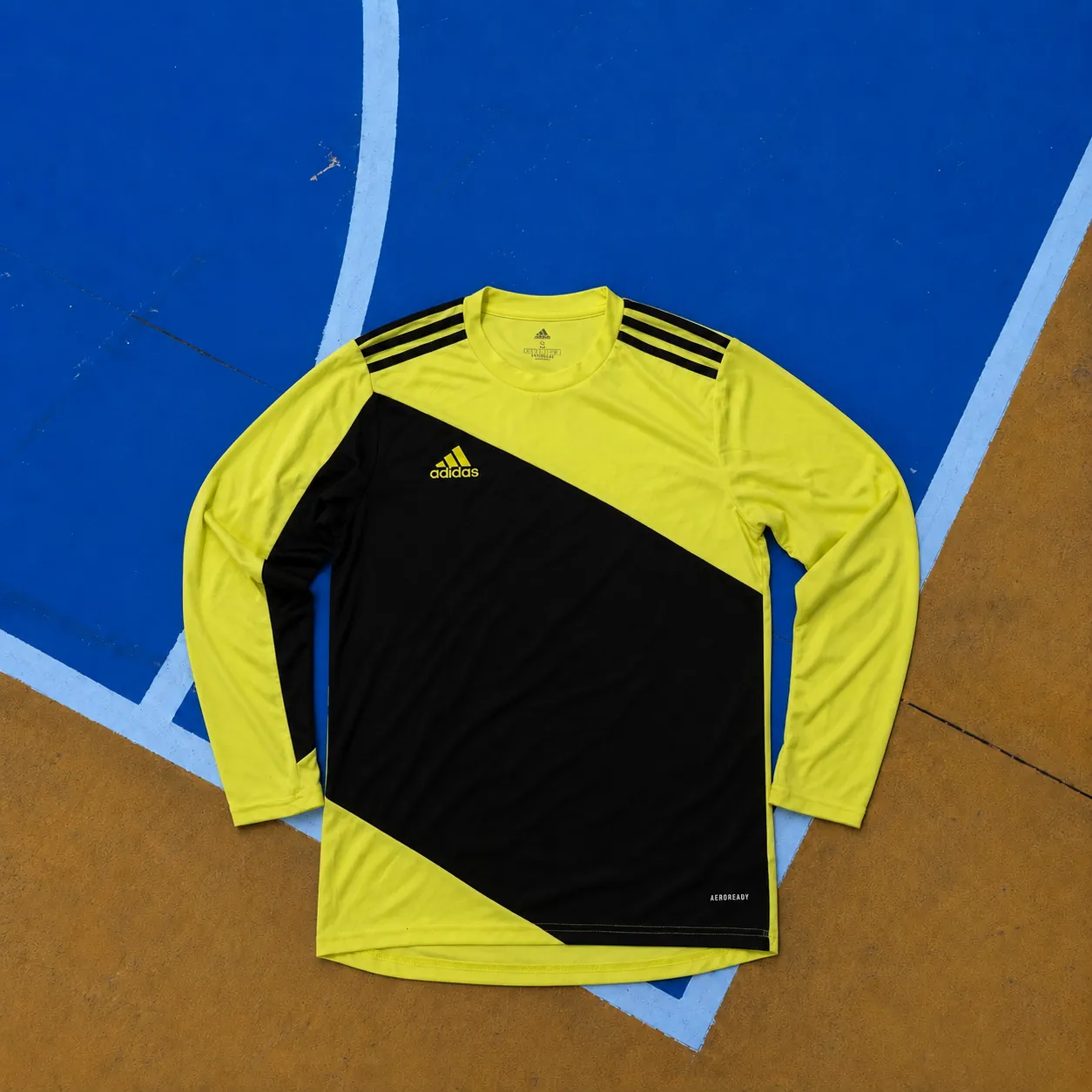 Remera adidas · Talle S