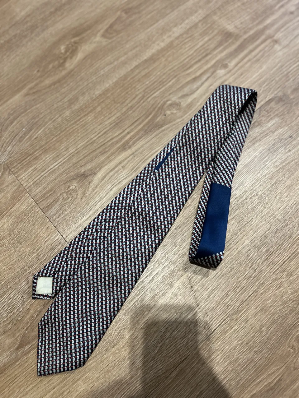 Corbata A ≠ - imagen 1