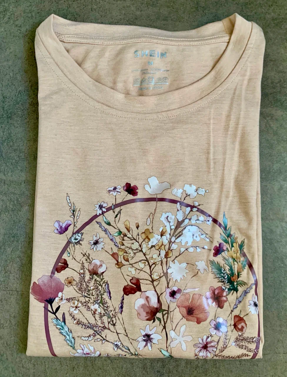 Remera Shein · Talle M