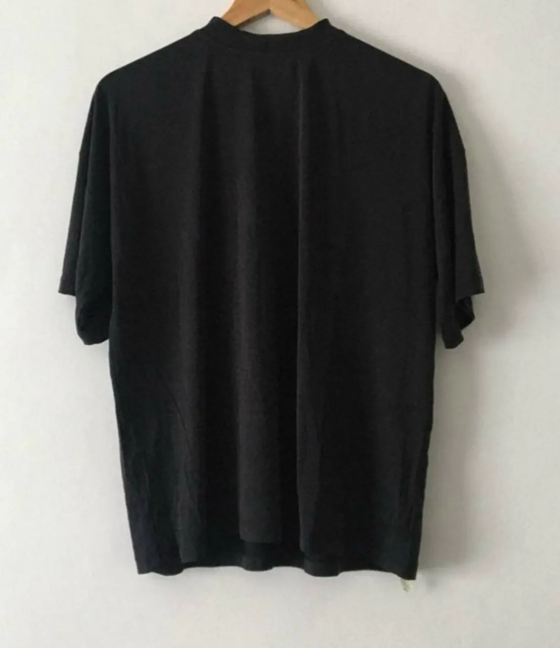 Remera Akiabara · Talle L