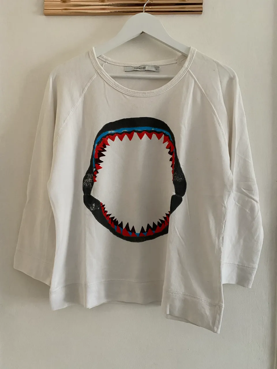 Remera Maria Cher · Talle M