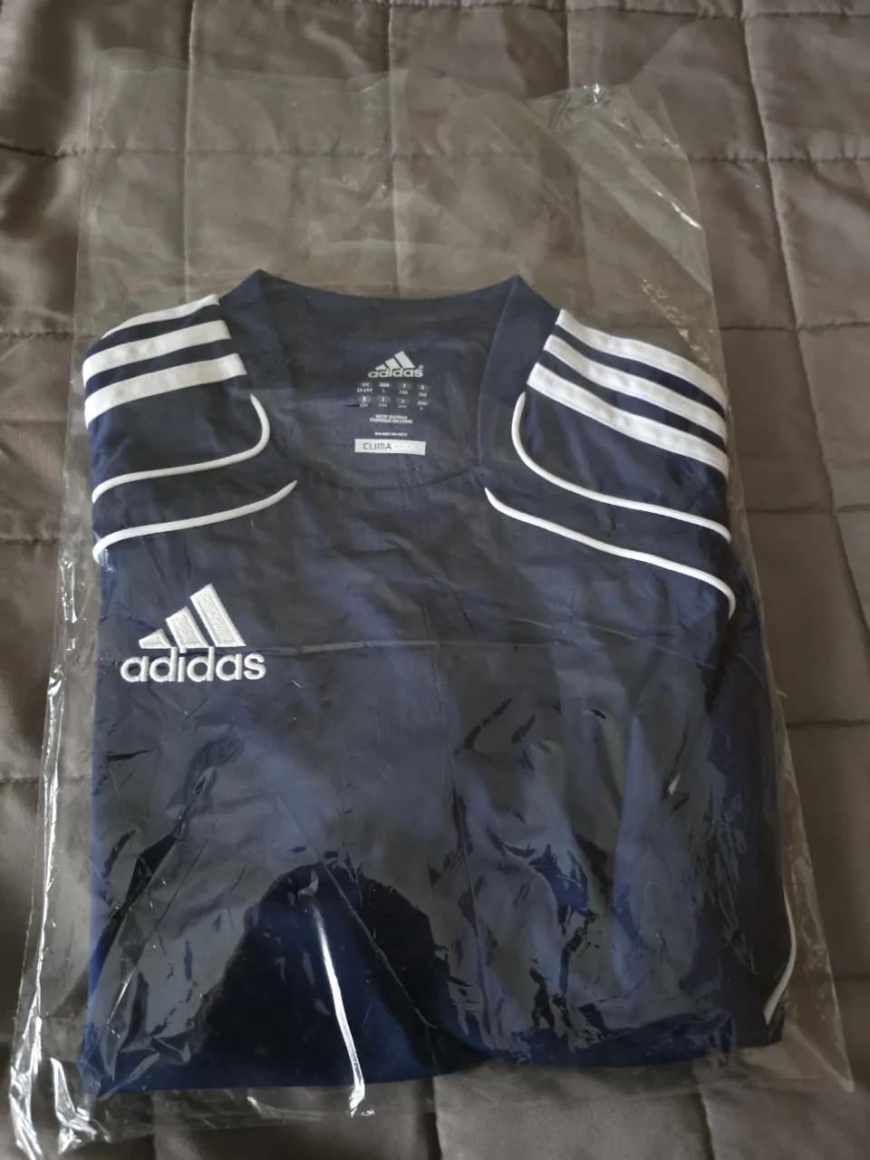 Ropa deportiva adidas · Talle L