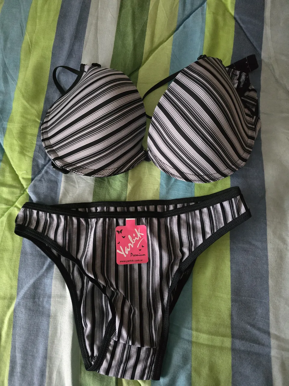 Conjunto Yarbik - imagen 1