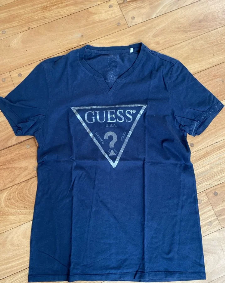 Remera GUESS - imagen 1