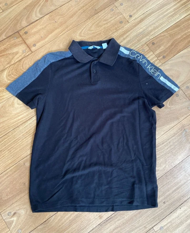 Remera Calvin Klein · Talle S