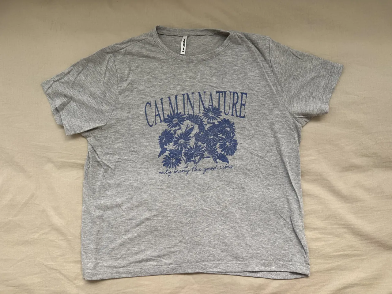 Remera Le Utthe · Talle M