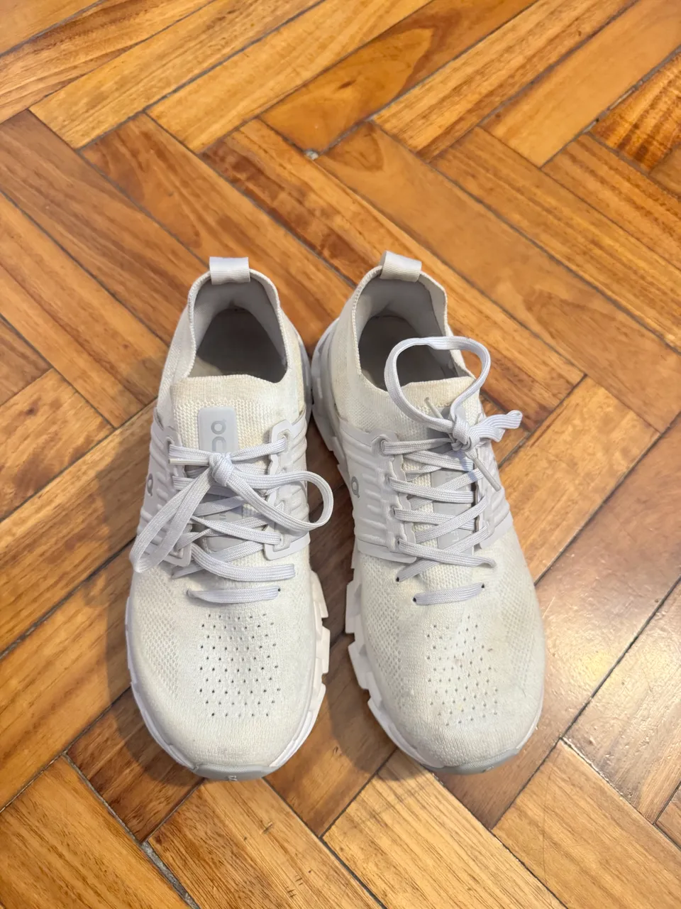 On Running · Talle AR 36