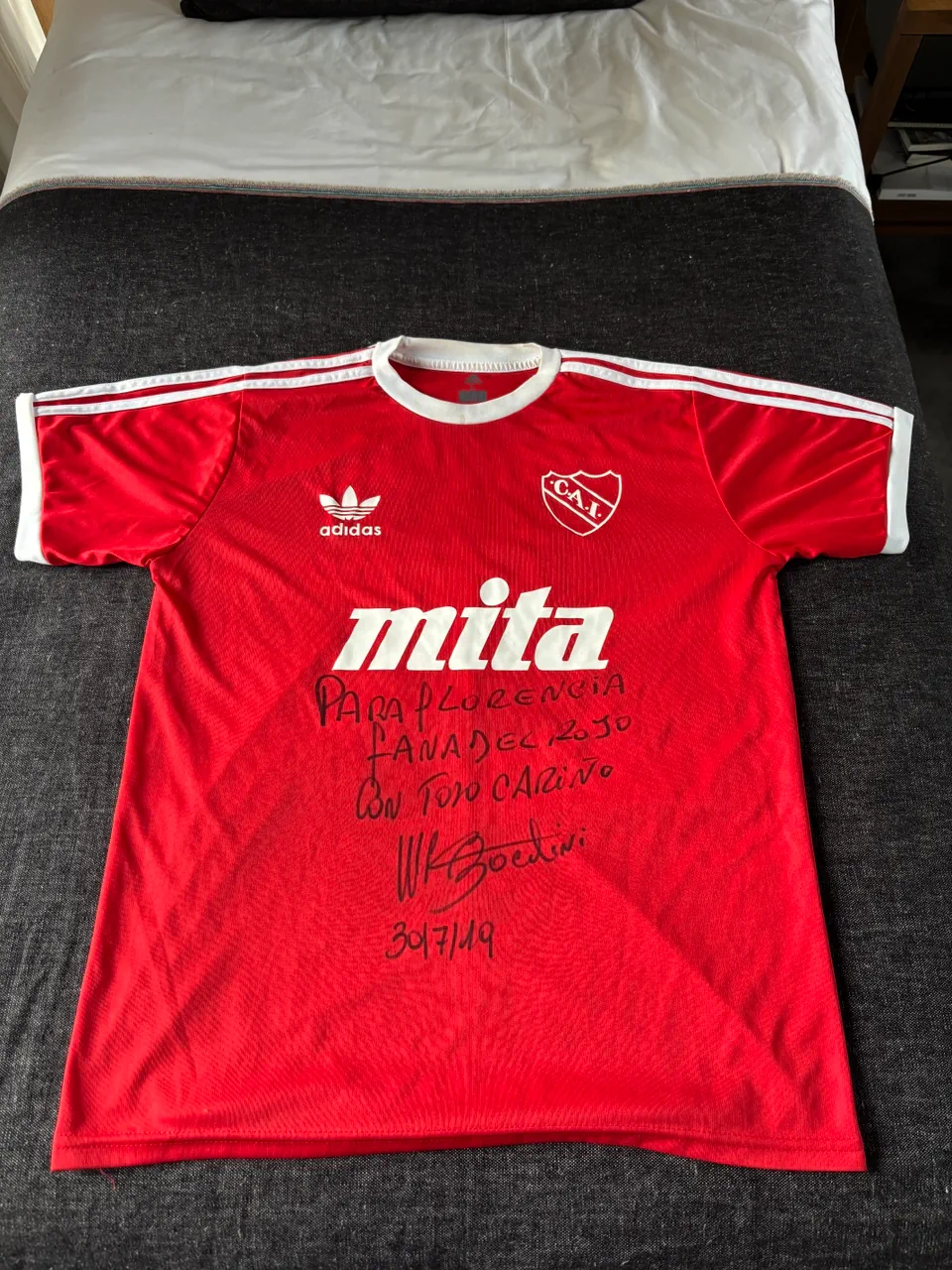 Camiseta adidas · Talle L