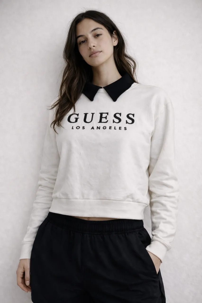 Buzo GUESS · Talle L