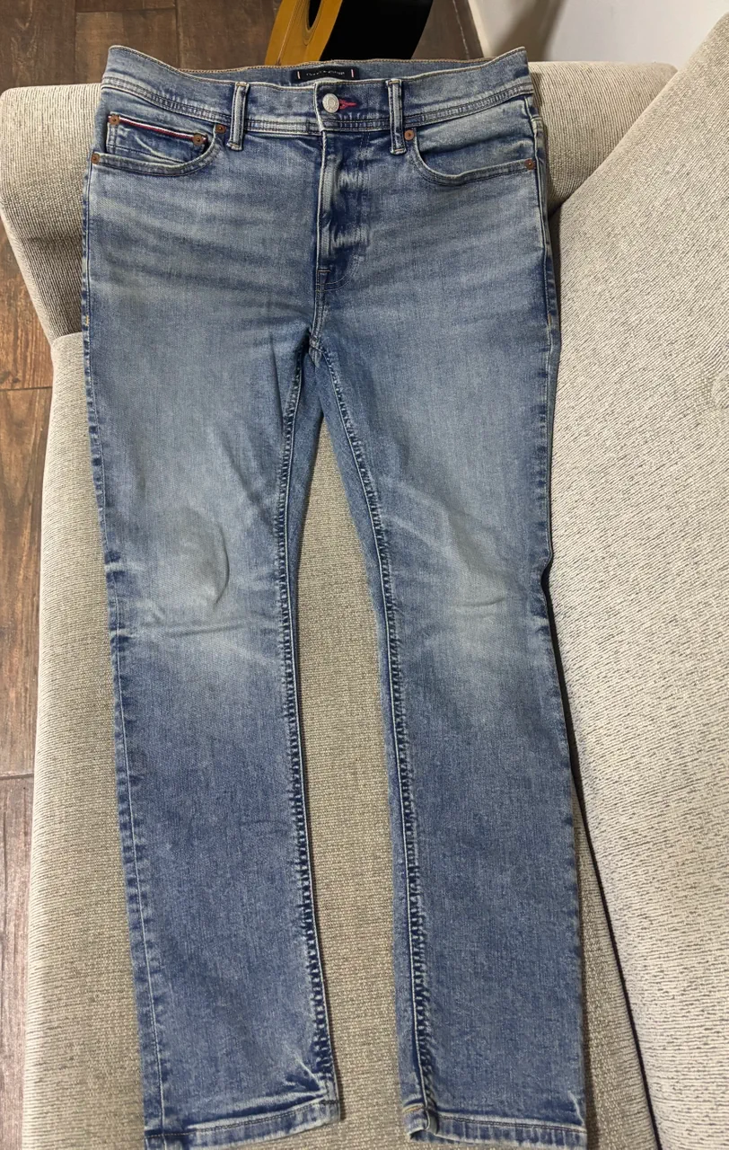 Tommy Hilfiger · Talle US 30