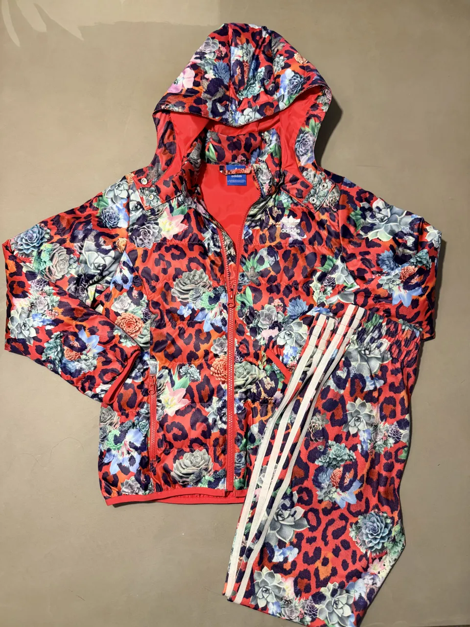 Ropa deportiva adidas - imagen 1