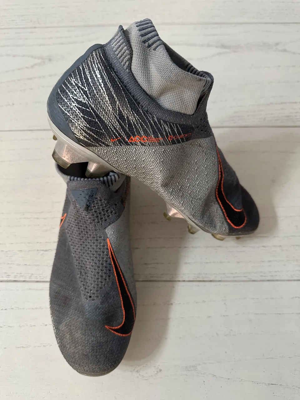 Botín de fútbol Nike · Talle AR 36