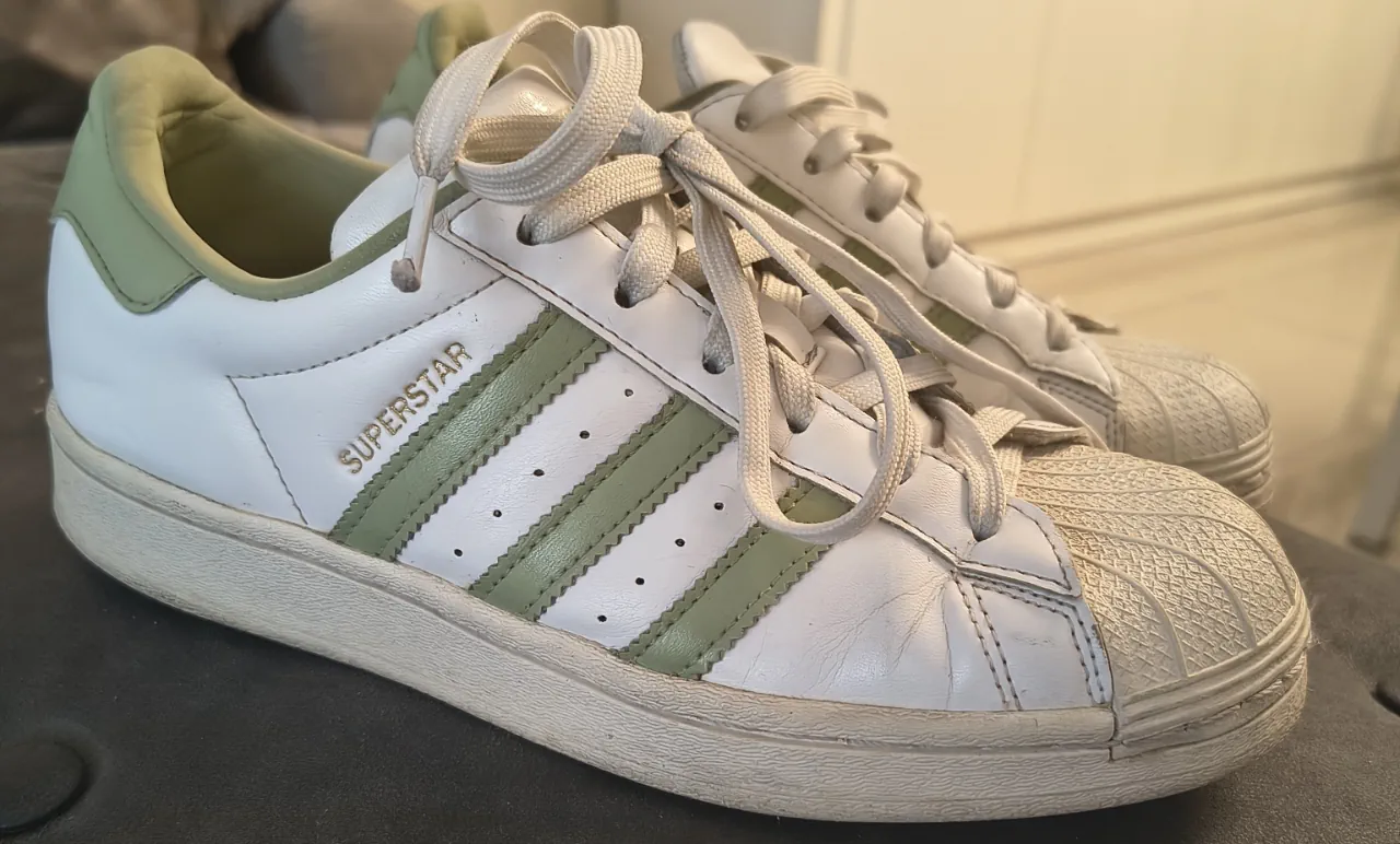 adidas · Talle US 6
