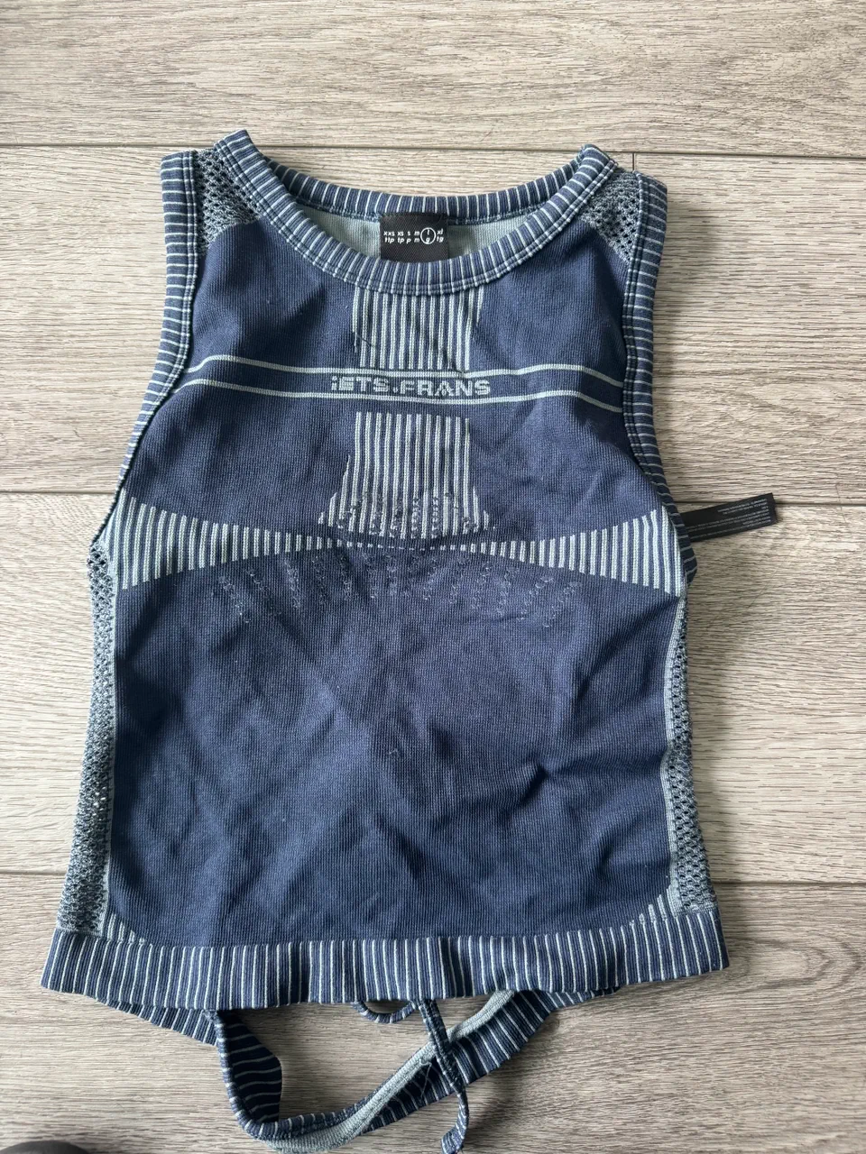 Musculosa Urban Outfitters · Talle L