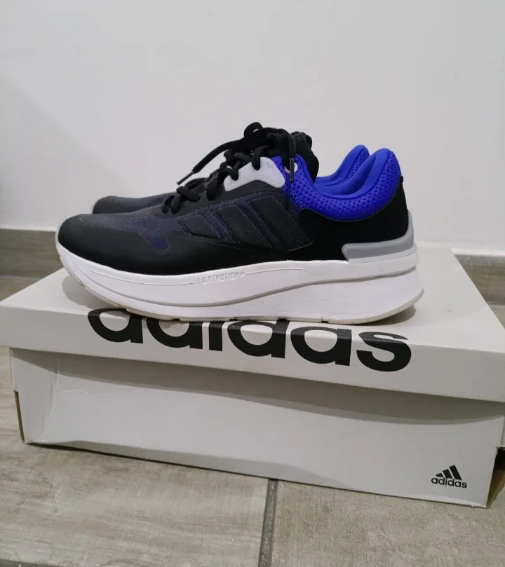 adidas · Talle AR 41