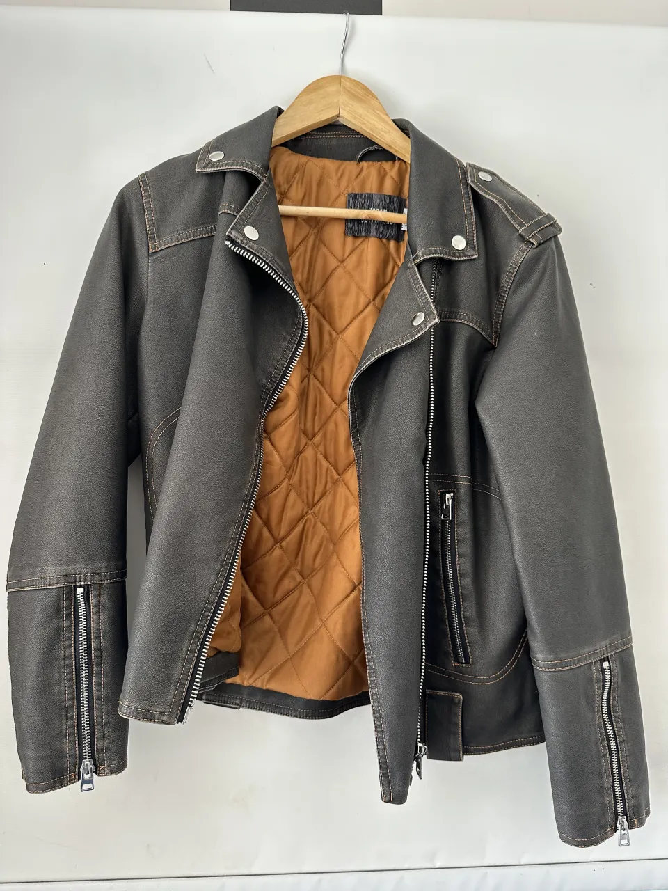 Campera Urban Outfitters - imagen 1