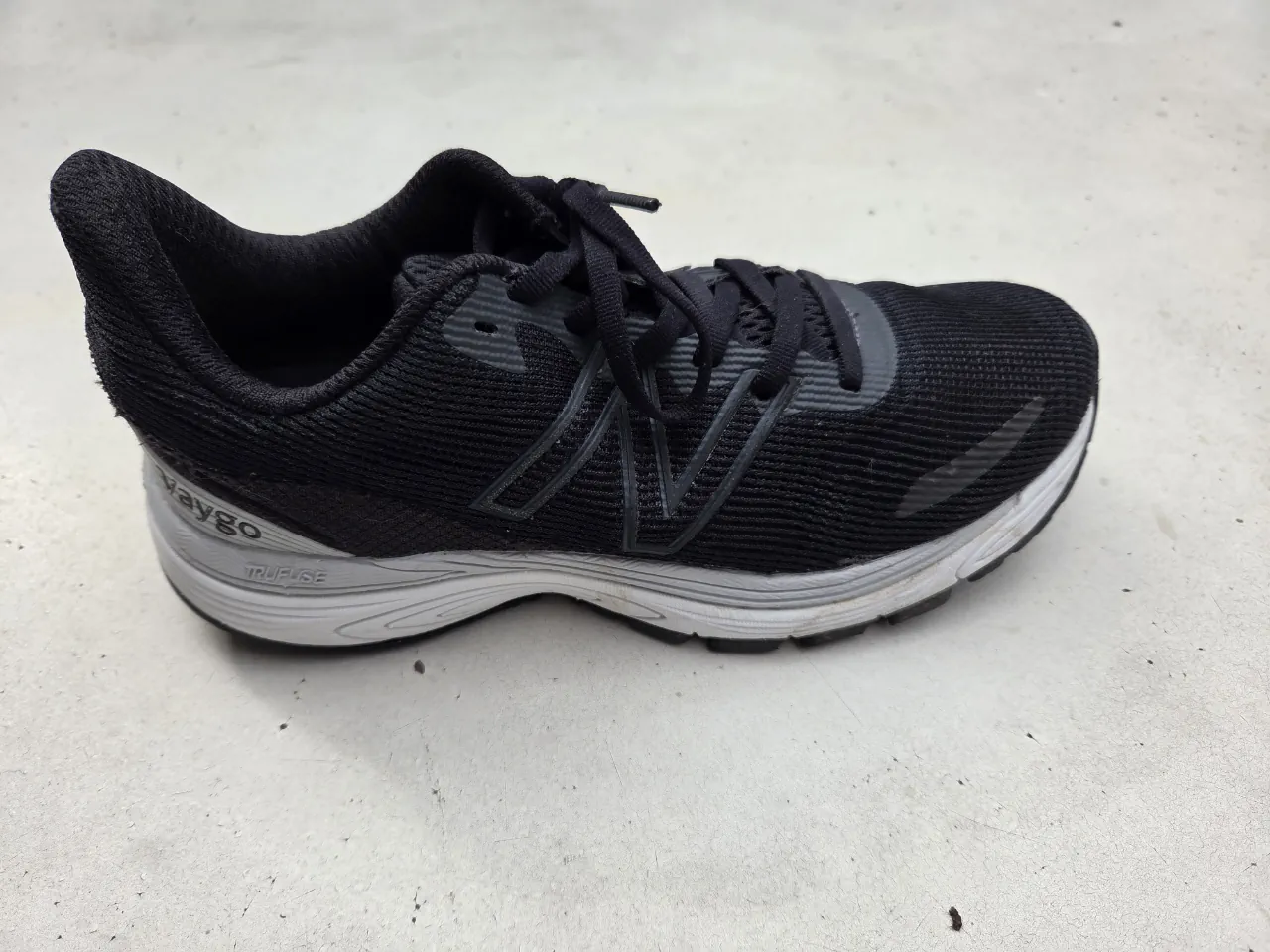 New Balance · Talle AR 36