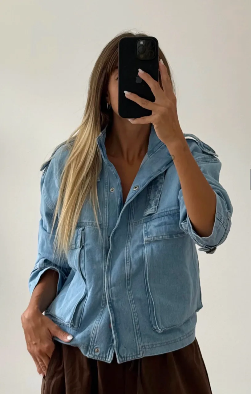 Campera A ≠ - imagen 1