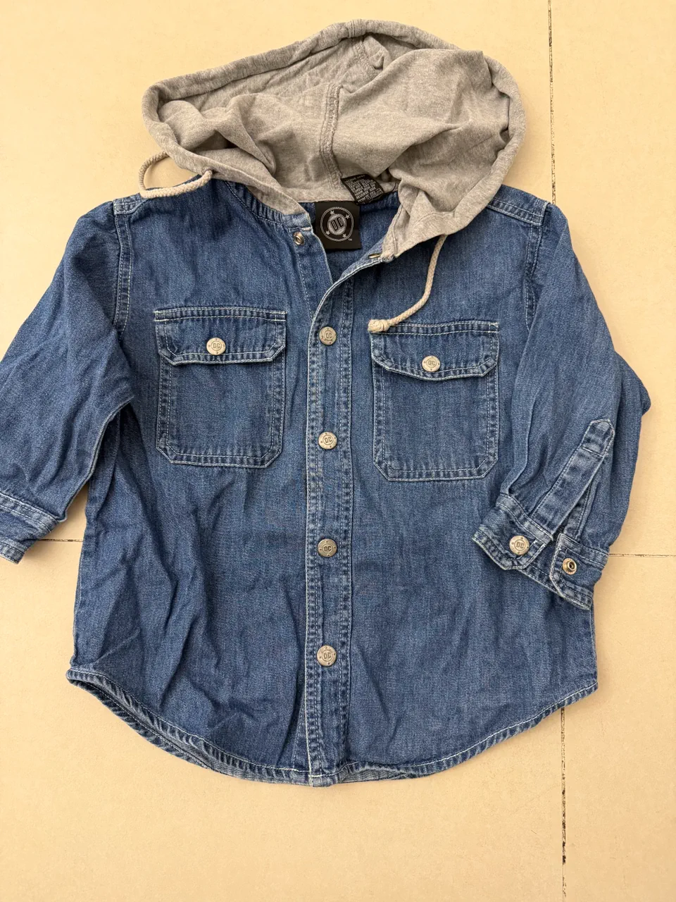 Camisa manga larga DC · Talle 5 años / 110 cm