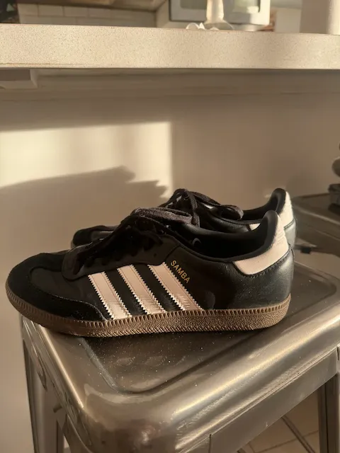 adidas · Talle AR 38