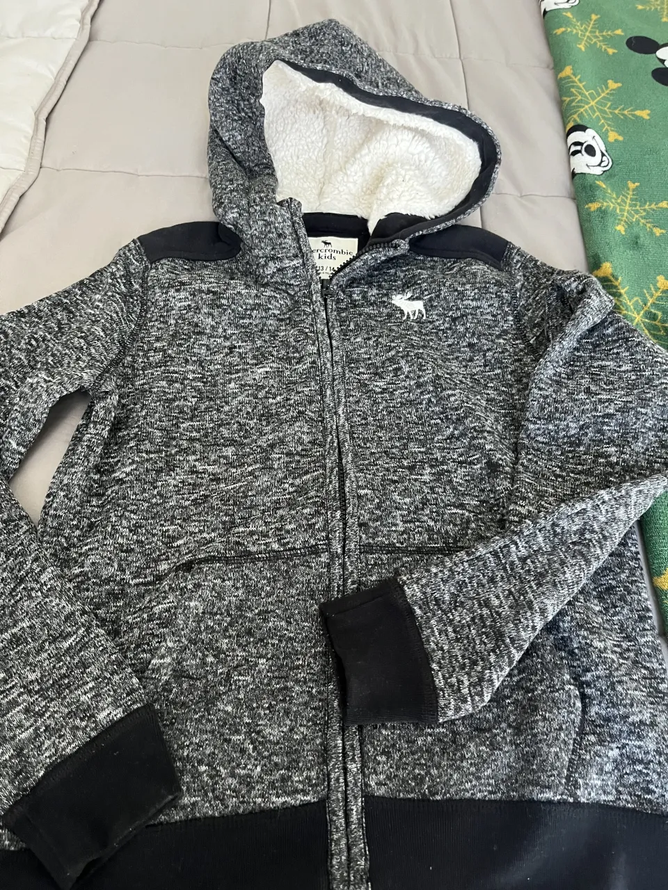 Buzo Abercrombie & Fitch · Talle 13 años / 158 cm