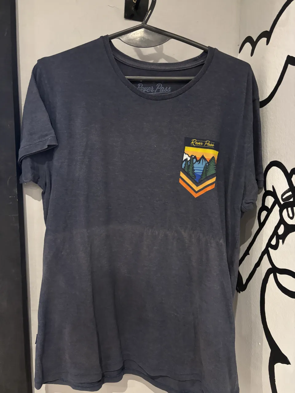 Remera Rever Pass · Talle L