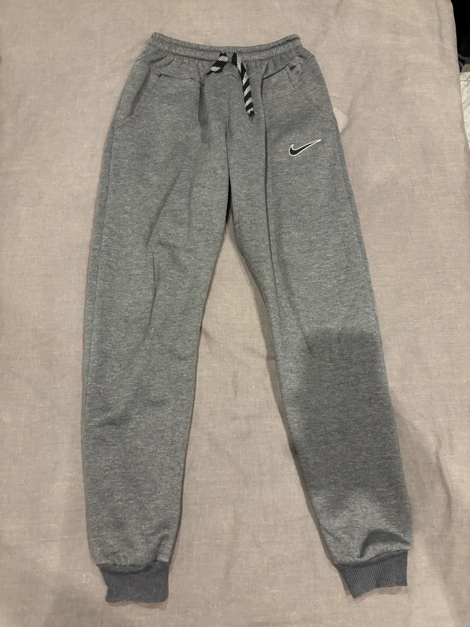 Pantalón Nike · Talle 2