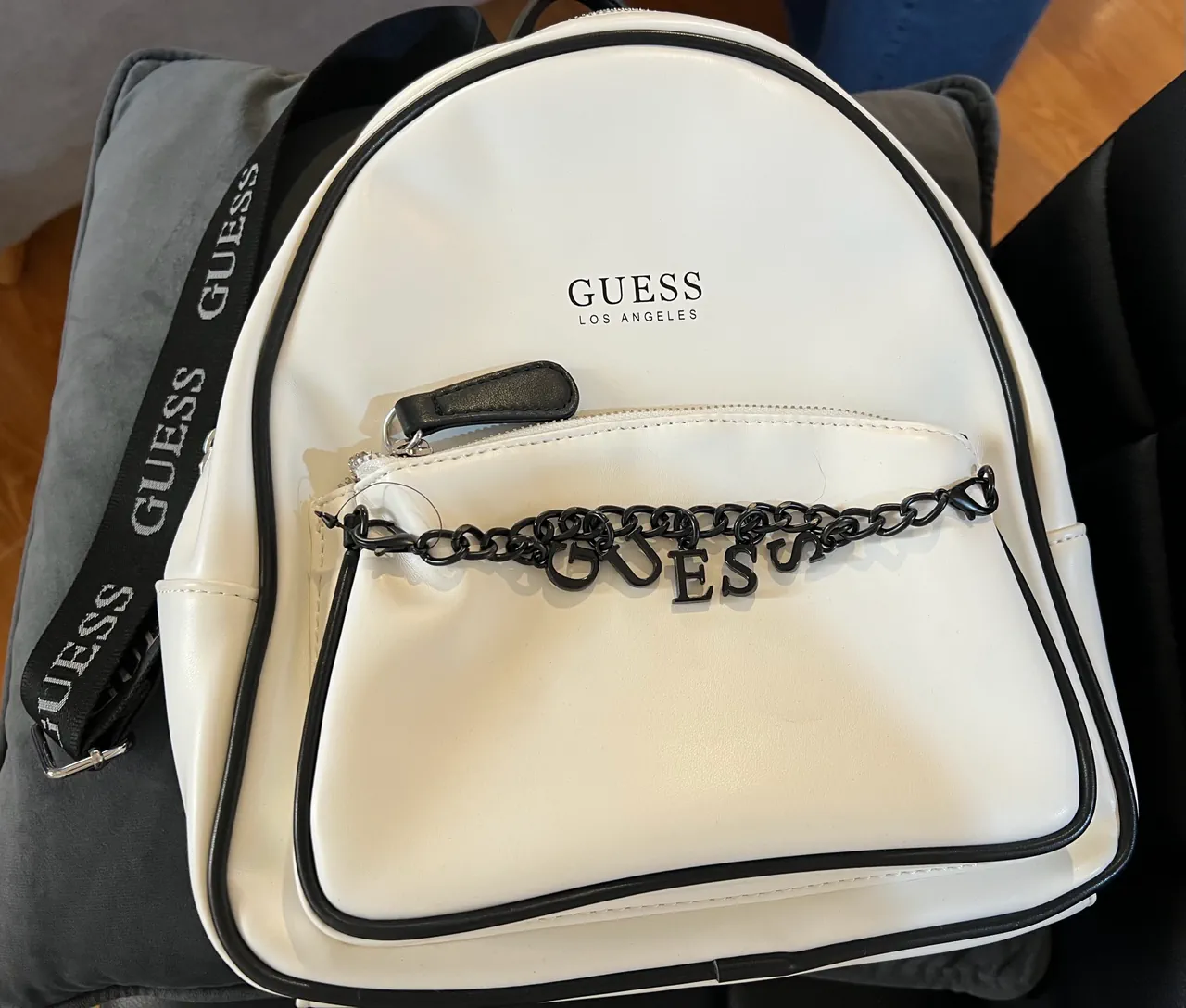 Mochila GUESS - imagen 1