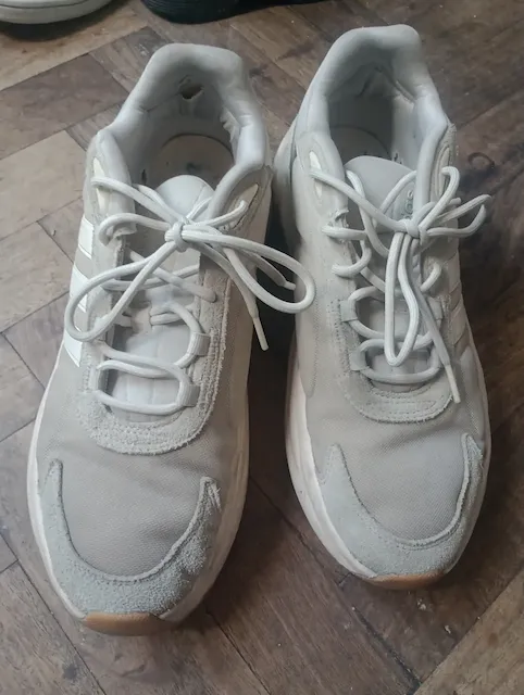 adidas · Talle AR 43