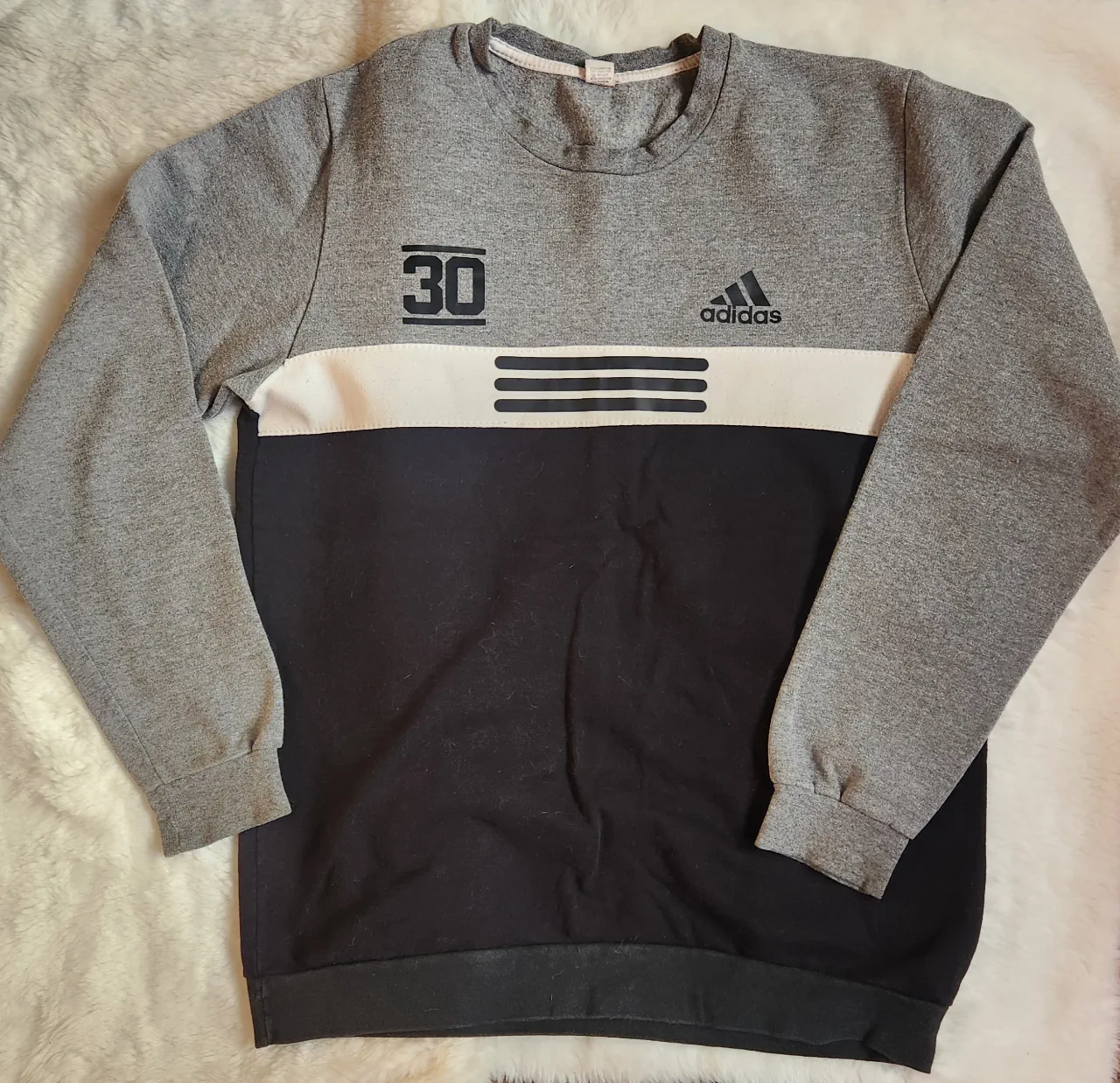 Buzo adidas · Talle M