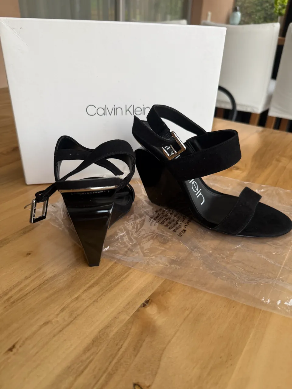 Calvin Klein · Talle AR 37