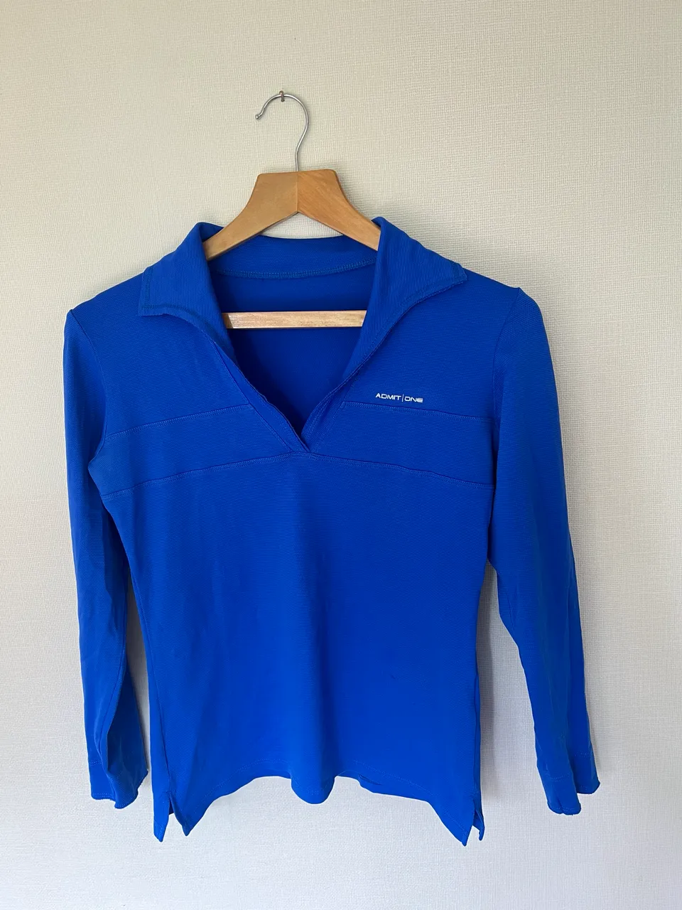 Remera Admit One · Talle S