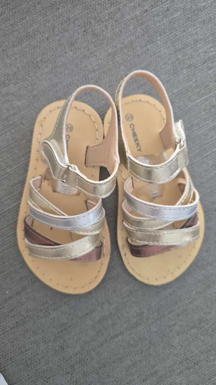 Sandalias CHEEKY · Talle AR 23