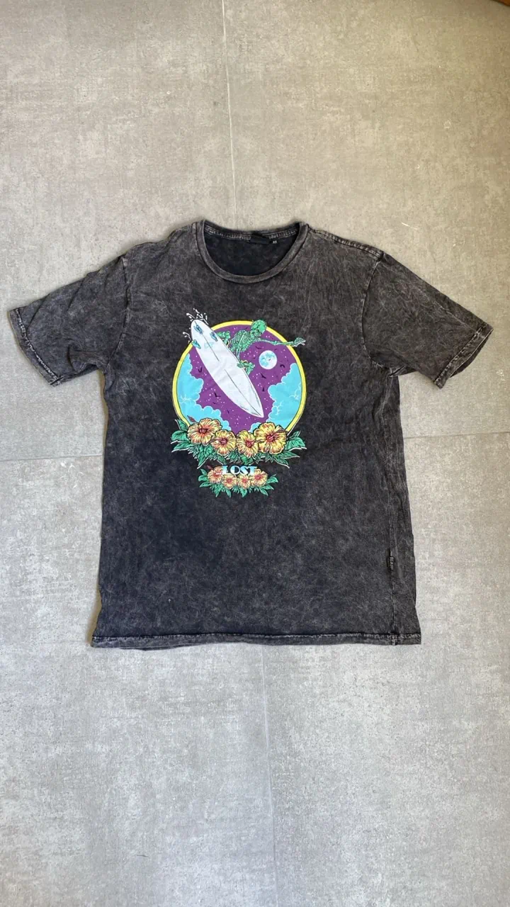 Remera Lost · Talle M