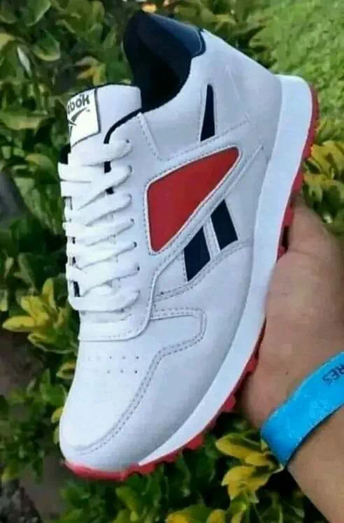Reebok · Talle AR 42