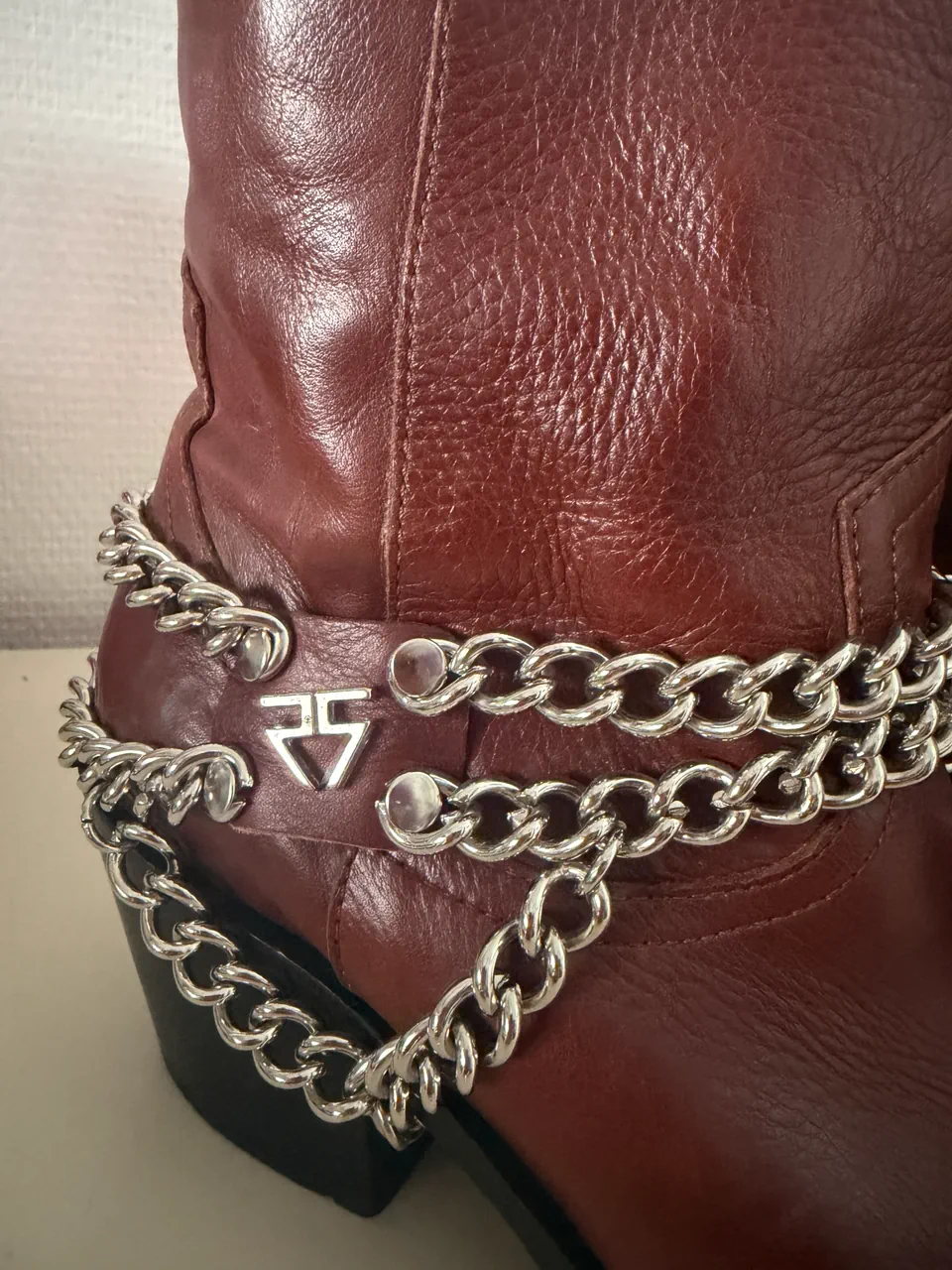 Sarkany · Talle AR 38