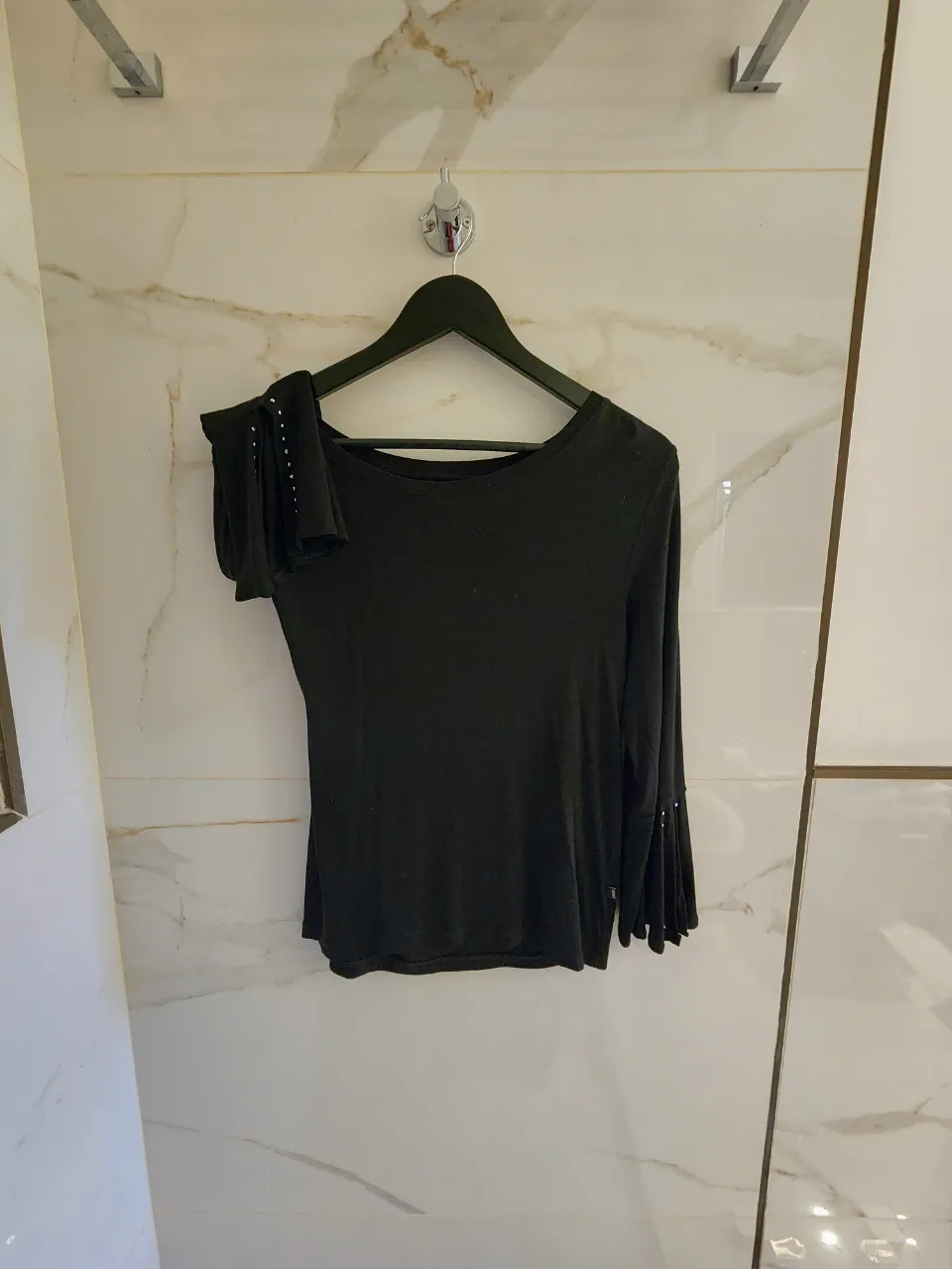 Remera Zhoue · Talle S