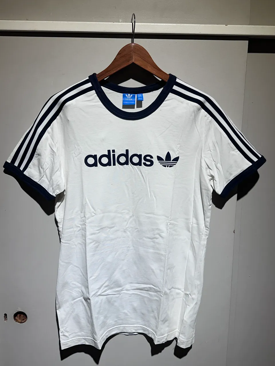 Remera adidas · Talle L