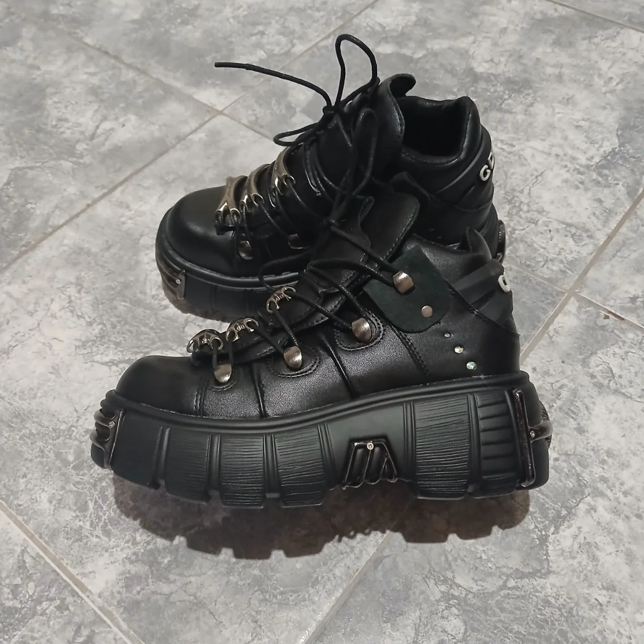 New rock · Talle AR 36