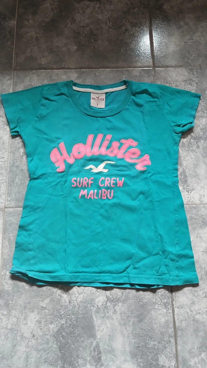 Remera Hollister · Talle S