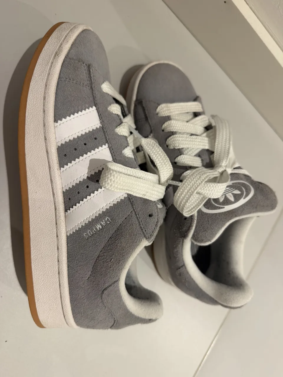 adidas · Talle AR 38
